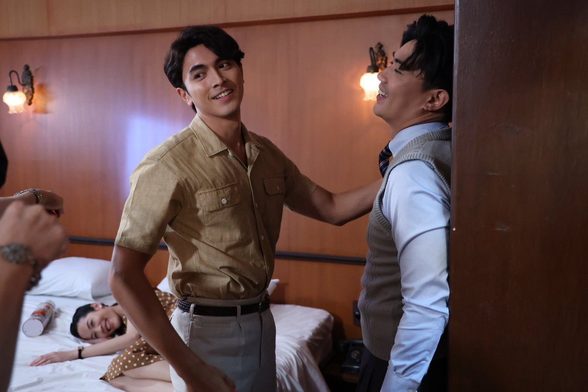 shebee_ipr's tweet photo. เบื้องหน้าฟาดกันยับ เบื้องหลังฮาไม่ไหว

TWO FACES OF THATRI EP9

#ธาตรีep9 https://t.co/6iAHtL06V9