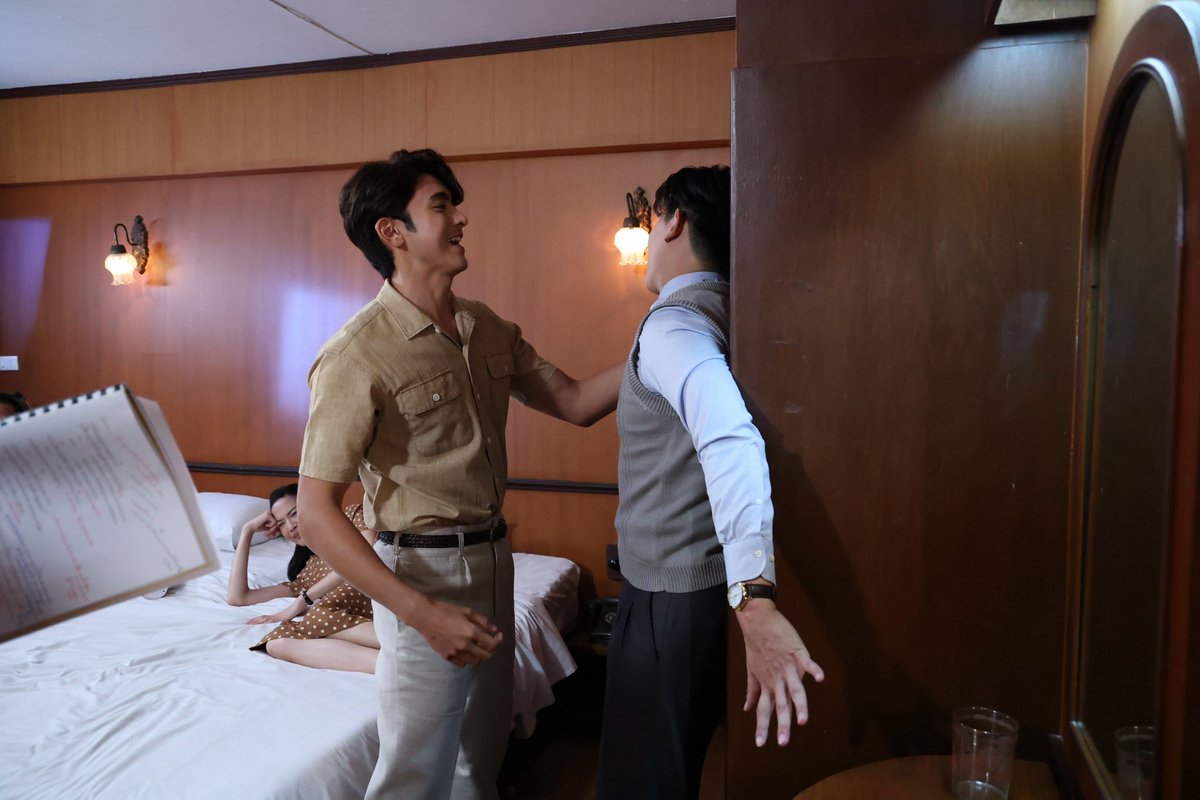 shebee_ipr's tweet photo. เบื้องหน้าฟาดกันยับ เบื้องหลังฮาไม่ไหว

TWO FACES OF THATRI EP9

#ธาตรีep9 https://t.co/6iAHtL06V9