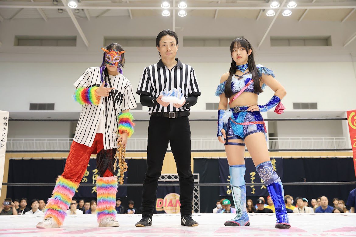 W_W_W_D's tweet photo. 美蘭です！

昨日は #ディアナ カルッツ川崎大会、ありがとうございました！
クリスタル、無事に最後まで守り抜くことができました！
CoCo選手、ずっと対戦したいと思っていてディアナのリングで対戦を叶えることができて本当に嬉しかったです。最後の防衛戦がCoCo選手で本当によかったと心から思ってます！CoCo選手のようなルチャを使いこなす選手を目標に🔥
次はタッグ組みたい🩷

そしてクリスタルは3度しか防衛できないからこそ、その期間でどれだけクリスタルの価値を上げていけるかを常に大事にして私はずっとティアラを大切に被り続けてきました。私がディアナの未来を先陣切って引っ張っていくと覚悟を持てたのはクリスタル戴冠が本当に大きかった。
この先、クリスタルの存在も他のタイトルに負けないくらい輝いていくと思います。
次のクリスタル戦も必ず盛り上がる！！
ありがとうクリスタル🩵

#美蘭