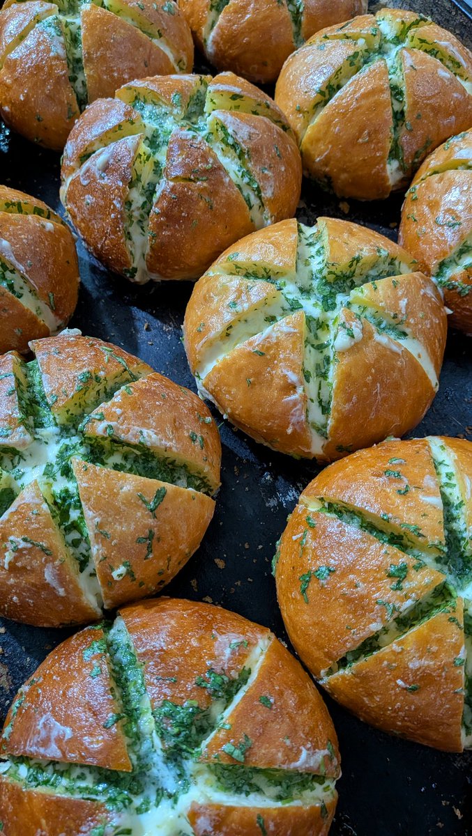 Breadwala's tweet photo. if you've missed having bread on your tl, I'M SO BACK! https://t.co/tToToC8bm1