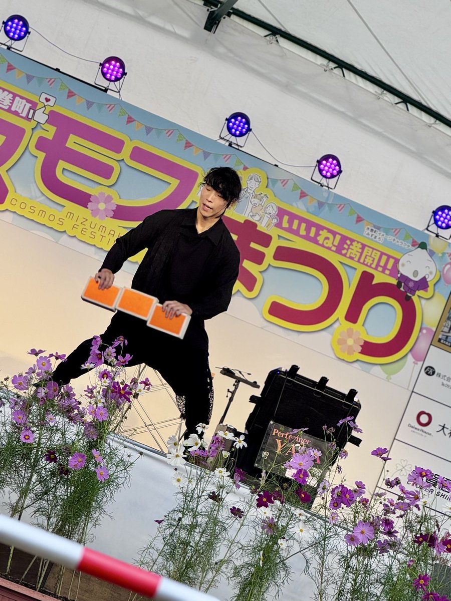 yayaspectacle's tweet photo. ステージ広くて思いっきり動けたし、お客さんの反応もすごく良かった！

ただひとつ、「ハリーポッター」という客席からの声に「ハリーポッターです」という下手な返ししかできなかったので、大爆笑取れるまでタイムループさせてほしい🕰️ https://t.co/X9FlMM51fc