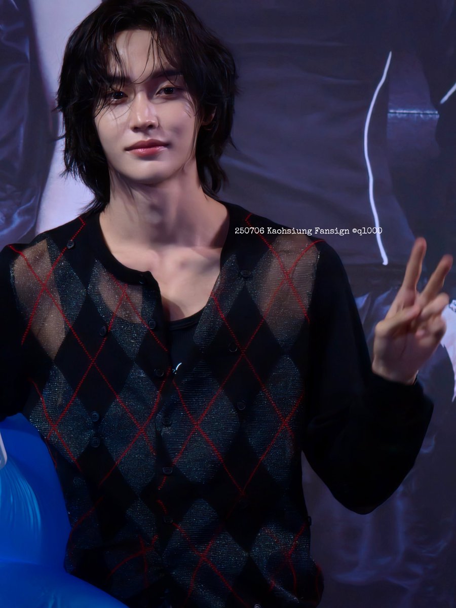 q1000___'s tweet photo. 250706 Kaohsiung Fansign 
#라이즈 #RIIZE #원빈 #WONBIN https://t.co/RO8xKyRjw1