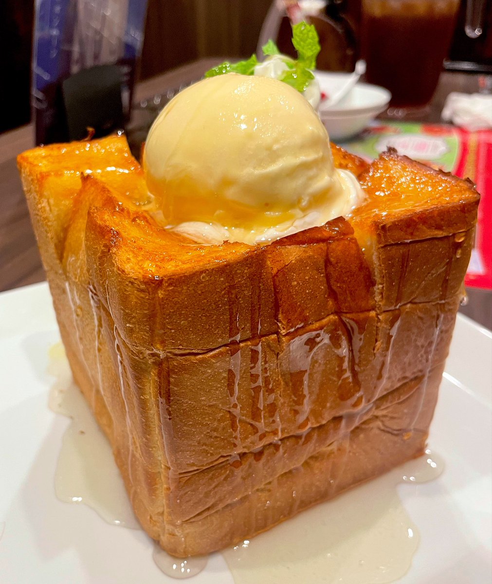 gishow_drd's tweet photo. これは夢にまで見たパセラのハニトー🍞
甘すぎ&amp;ボリューミーで途中でしんどくなってしまって半分以上お犬さんに食べてもらった🐕 ͗ ͗1人で挑まなくてよかった……笑
でも美味しかったからまた食べたい🤤 https://t.co/pE5y5fVsf2