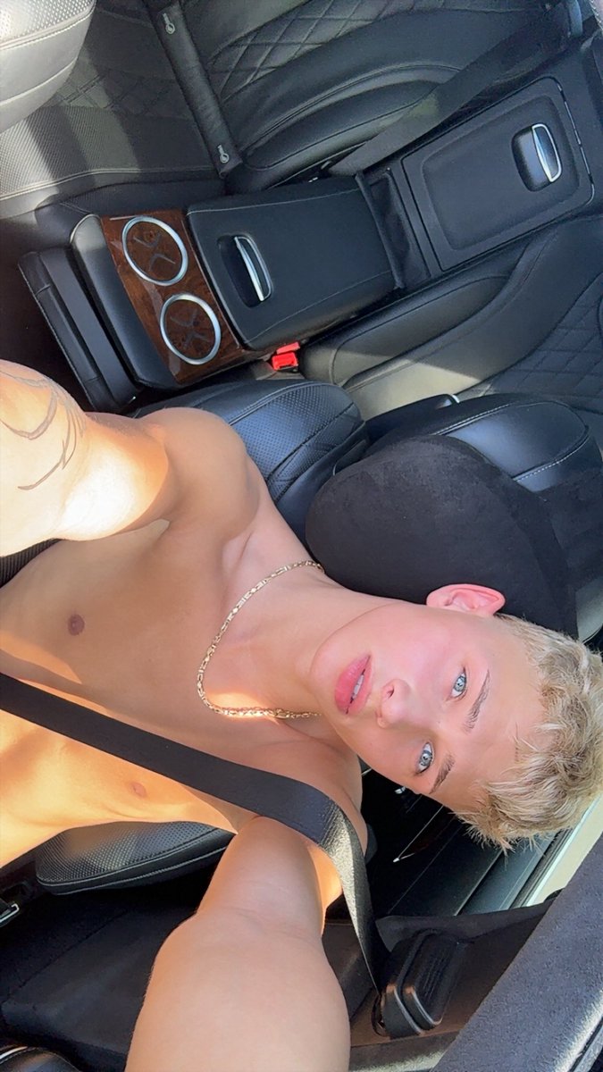 marti_only's tweet photo. Rail me in the backseat?😛
links in comments🤫 https://t.co/F5iMKaOieY
