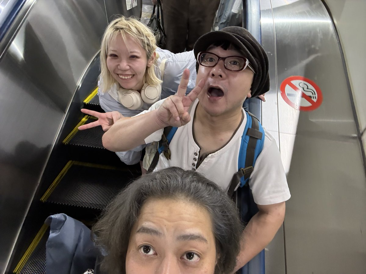 kounosuke18's tweet photo. 小屋入り終わり！明日は残作業して場当たりだい！

セットが上がり明かりが出来てきて、音が包んでいく過程はなんともたまらないものです！

明後日からだよ！まだまだ席ありますから観に来てね！
#トナツバ

https://t.co/CUHNz8z3AS https://t.co/DoYAz8PBCm