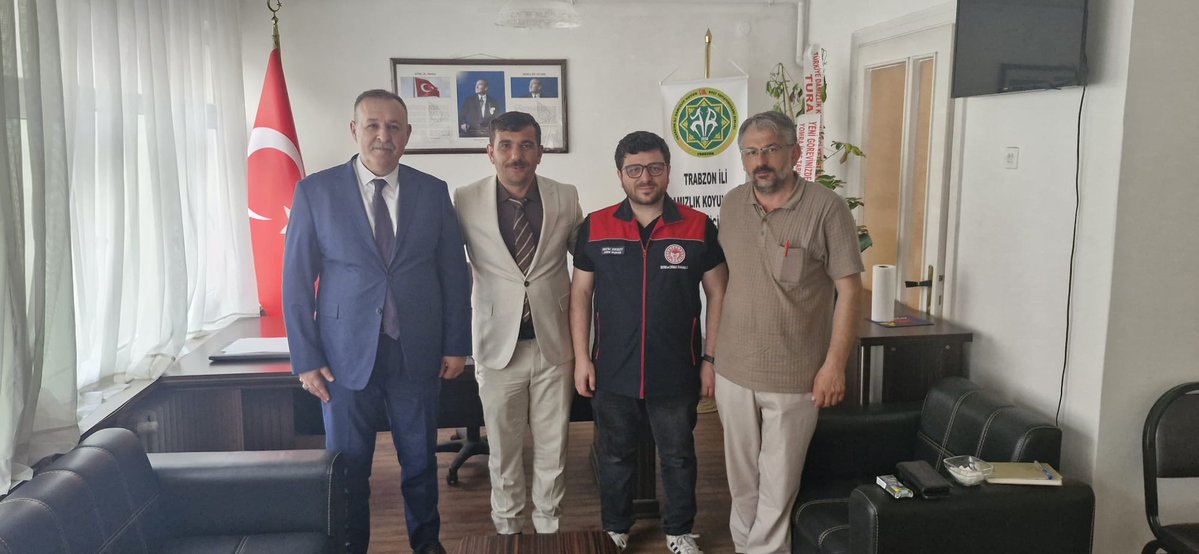 Trabzontarimil's tweet photo. Hayvancılık Genel müdürlüğü idari İşler ve koordinasyon daire başkanı Fatih Ersoy İl müdürümüz İsa Kaplan ile birlikte Trabzon ili Damızlık Koyun ve Keçi Yetiştiricileri Birliğini ziyaret etti. @TCTarim https://t.co/OTuJx5bENP