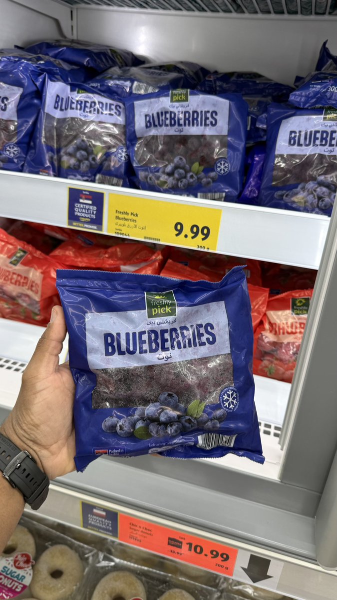 Moh_Blueberries's tweet photo. طحت على كنز 

المكونات فاكهة 100% 
والسعر ولا شي 🤩 https://t.co/YJiY7AOpdC