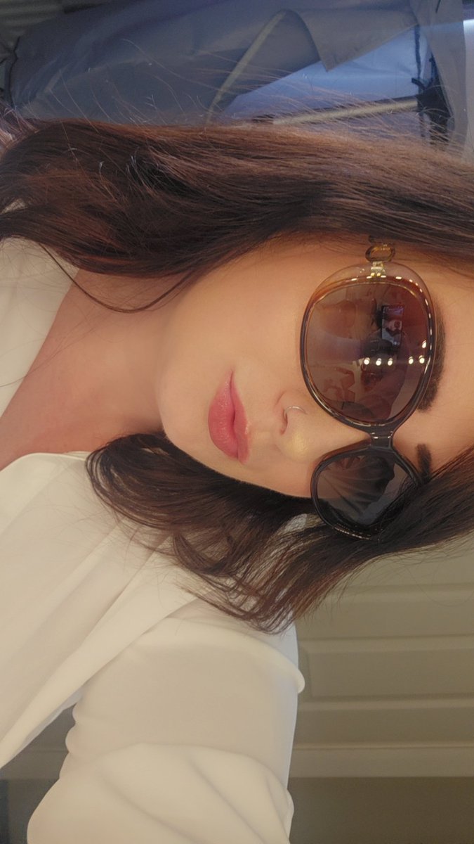 xSecretBeex's tweet photo. New sunglasses thanks to one of you 💋 @xbee93x https://t.co/KU2fUWOHwb