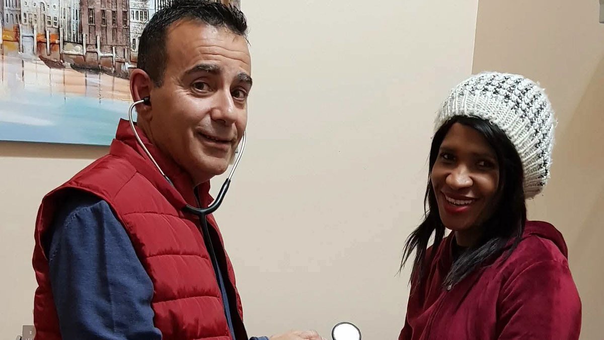 Aaron_JamesZA's tweet photo. Meet Dr Paulo de Valdoleiros a South African medical doctor based in Bloemfontein who opened his own practice. 

He allows patients to pay whatever they can afford in order to get the help they need. He is hoping to change people's lives whether they can afford R10 or R500. https://t.co/5O9Y763Kh4