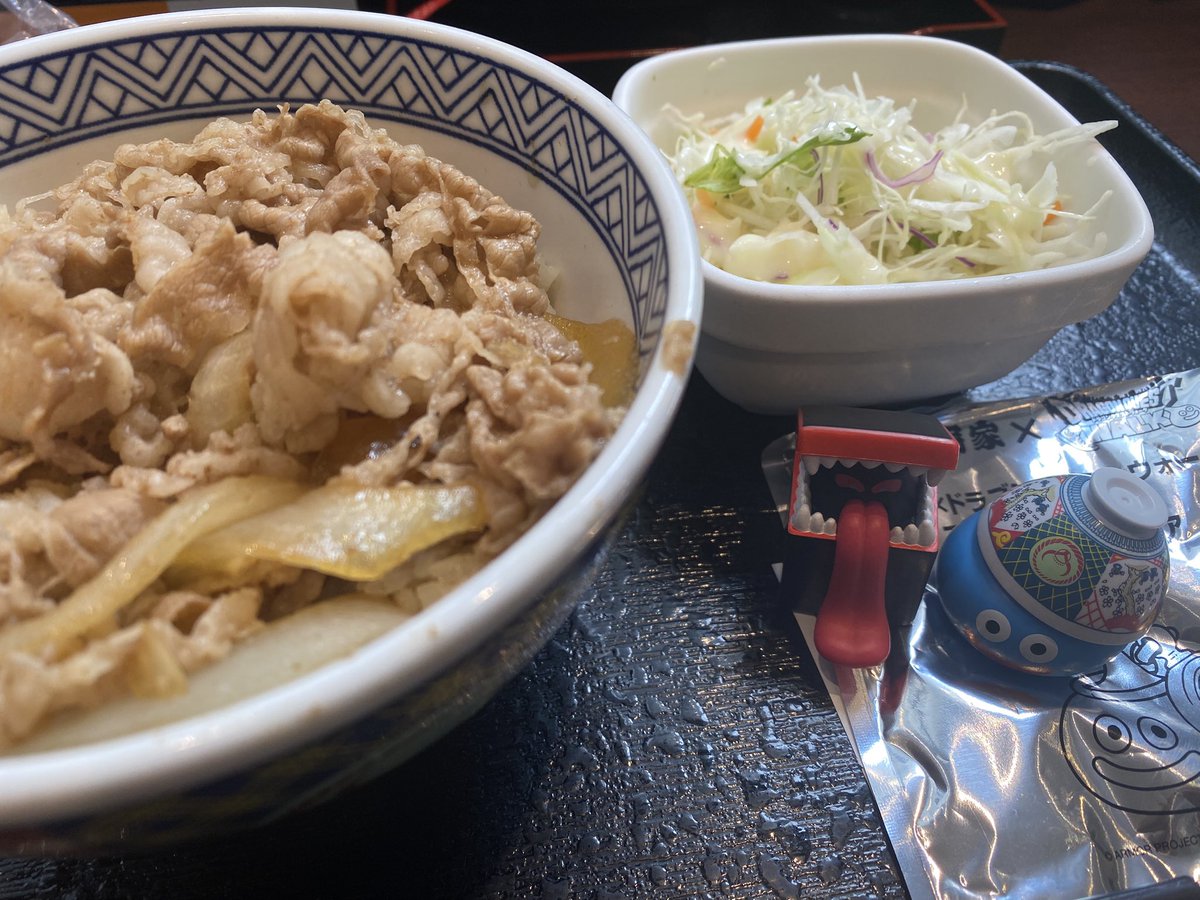 bonodora's tweet photo. 他店舗で売り切れてたけど諦めず��なんとか出会えたこちら

これ…集めたくなるな…
それどころかアプリダウンロードしちゃったからお茶碗まで目指すんかな自分

#ドラクエウォーク
#吉野家 https://t.co/mfZ3eswMmT