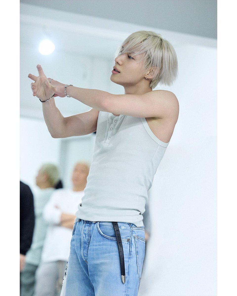 mona_jry's tweet photo. แทมินเป็นศลป.มานาน ทำมาแล้วแทบทุกอย่าง มีเป้าหมายลับๆหรือความกระหายทางความคิดสร้างสรรค์อะไรซ่อนอยู่ไหม

“รู้จักเพลงแบบที่พูดถึงสิ่งแวดล้อม โลก หรือเพลงที่ส่งไปถึงคนที่กำลังเจ็บปวดหรือหิวโหยไหมครับ ผมอยากร้องเพลงเกี่ยวกับสันติภาพและสายสัมพันธ์ระหว่างผู้คน” คือคำตอบของเขา “ผมไม่ได้มองว่าตัวเองเป็นคนยิ่งใหญ่อะไรขนาดนั้น แต่ผมก็คิดนะ ถ้าดนตรีนี้สามารถสร้างแรงบันดาลใจให้ผู้คนตอบแทนสังคม หรือทุ่มพลังไปกับสิ่งดีๆได้ล่ะ? นั่นคือสิ่งที่ผมอยากลองทำดูจริงๆ”

เริ่ดอ่ะ ถ้าแทมินอยากทำจริงๆนี่สนับสนุนเลย อิมแพคมากอิมแพคน้อยไม่รู้แต่ลองดูก็ไม่เสียหาย 🥹🥹