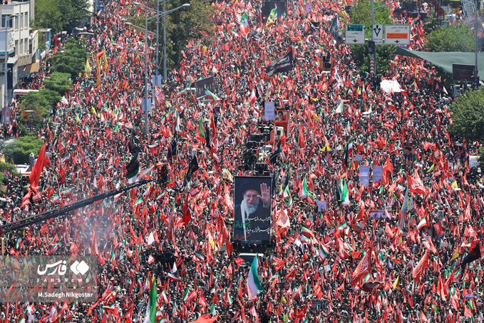 HashmAljah95065's tweet photo. جانب من السيول البشرية المشاركة في مراسم تشييع الإمام المجاهد الشهيد السيد علي الخامنئي بطهران.

#قوموا_لله
#تشييع_إمام_المستضعفين https://t.co/cVhwa3Bfvr