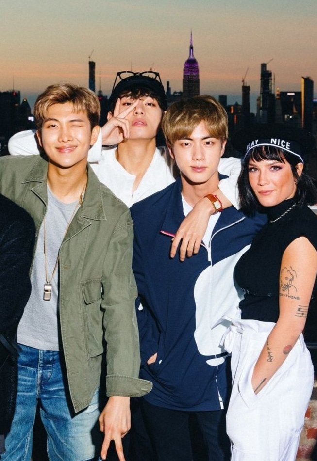 karkonzana's tweet photo. Halsey on BTS;

​"They are the hardest working people I've ever met. Despite this massive global fame, what impresses me the most is their pure, unwavering bond with each other and with their fans. They deserve every bit of it." https://t.co/hN3sWXlXwe