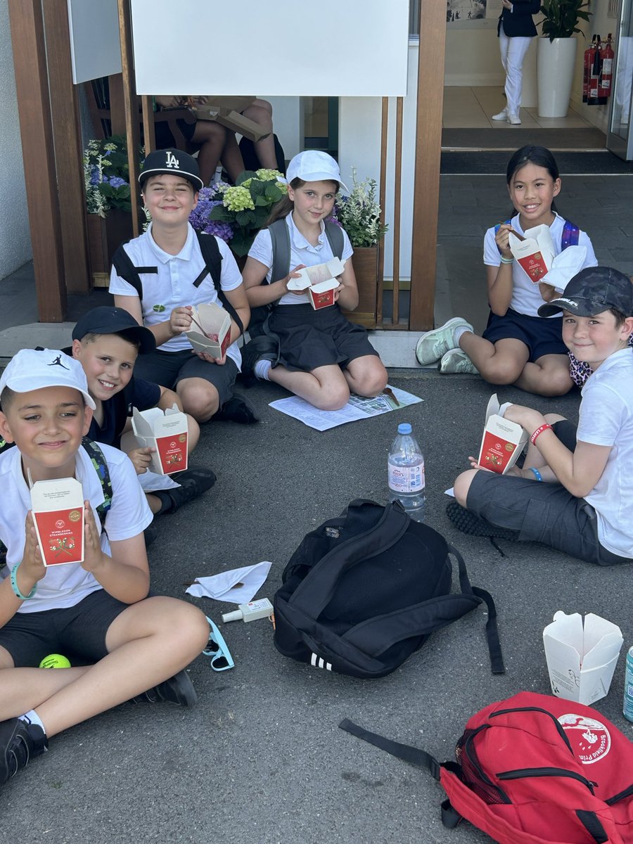 BrookfieldSM3's tweet photo. Wimbledon Tennis 🎾 Court 2 🍓 #WeAreLeo https://t.co/olJqSpj7pp