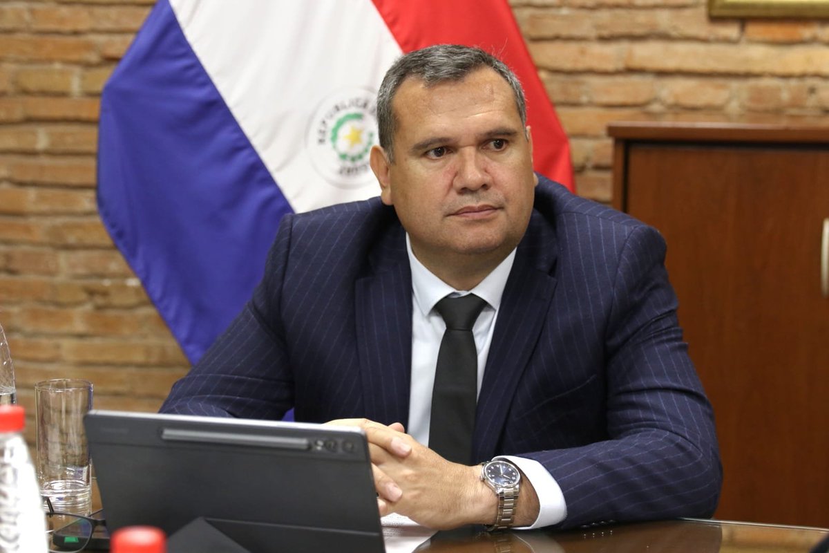 SenadoresPy's tweet photo. Presidida por el senador @DerlisMaidanaPy, se reúne de manera presencial y virtual la Comisión de Legislación, Codificación, Justicia y Trabajo @Legisla_senado, participan los senadores miembros Luis Pettengill, @edu_nakayama, @senadorcarlosnu e Ignacio Iramain

#SenadoPy https://t.co/SbfNB76FuH
