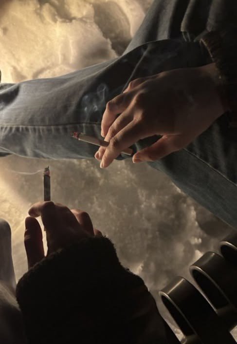 SleeppyGuy's tweet photo. Smoking together in the snow… https://t.co/XBLEYEpZDn