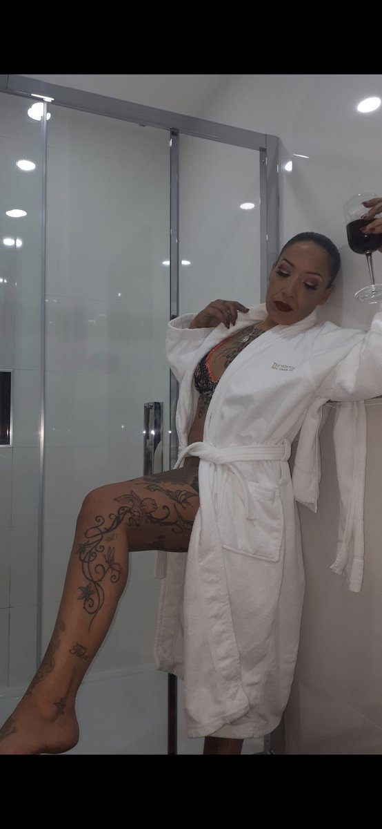 Darkmoon13tatts's tweet photo. I do enjoy a free hotel
#cashmeets #paypigs #humanatm #findom
#footlovers #tattedbaddie #tattedfeet #blackgoddess #ebonysoles #maturefeet #sexysoles #rtsessions #footfetish https://t.co/kTioFOOrW9