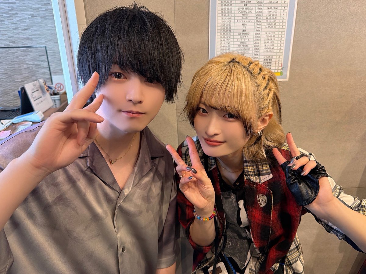 h923ss's tweet photo. (一旦ね)
気づけば8年以上の付き合いらしいですよ。皆で思い出話する会したい🧎‍➡️
グループ変わってからもステージ立ってる姿を見れるの嬉しかったし、見かける度に気にかけてくれて変わらない優しさを感じてました！
実は繊細で優しいなるーせがこれからも幸せに過ごせるように願ってるよ🤝🏻 https://t.co/hiGKpX472f