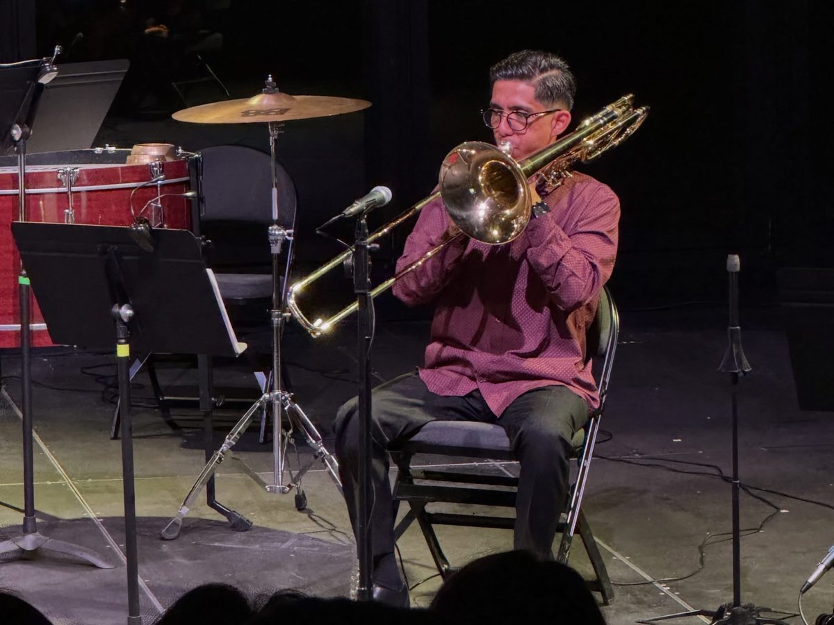 adanonbrass's tweet photo. El intérprete de música contemporánea experimental deja de ser un mero ejecutor técnico para convertirse en un co-creador y explorador sonoro.

Ensamble TEMPLUM, Pabellón Escénico del Jardín Escénico del Bosque de Chapultepec, 2026.

Fotografía de Perla Moreno. https://t.co/lyyJW8VdwL