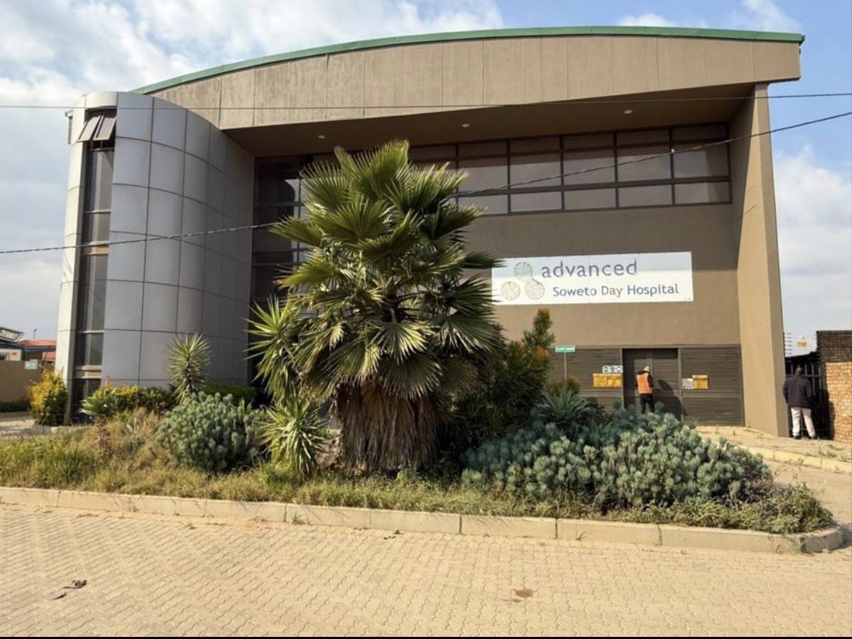 KasiEconomy's tweet photo. A private hospital in Soweto is being sold for R16 million https://t.co/NdnQ8Kdrl1
