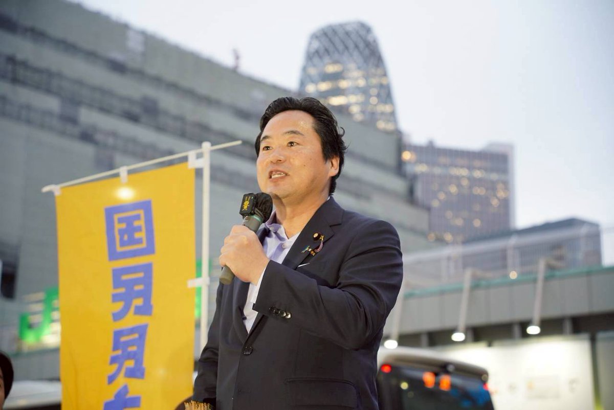 HaradaHidekazu_'s tweet photo. 【審議拒否なんてやりたくない！】
雨天下、新宿での緊急街頭演説会、ビラ配りなのに登壇。「民主主義を守るための最終手段としてやむを得ず」が理解されないのが本当に悔しい。その一心で駆けつけた。
根底にあるのは政治家不信だと思う。政治の信頼を取り戻すべく仲間と頑張ってまいります！ https://t.co/GGm4ylzHOP