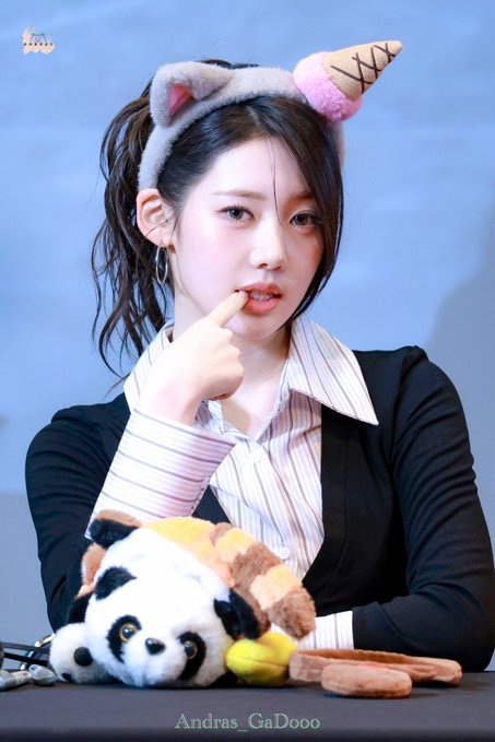 roraarchive's tweet photo. Rawr 🐼

#RORA #로라 #BABYMONSTER https://t.co/yy2Hn3G15z