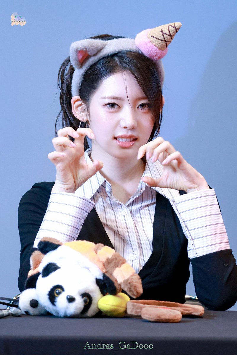 roraarchive's tweet photo. Rawr 🐼

#RORA #로라 #BABYMONSTER https://t.co/yy2Hn3G15z