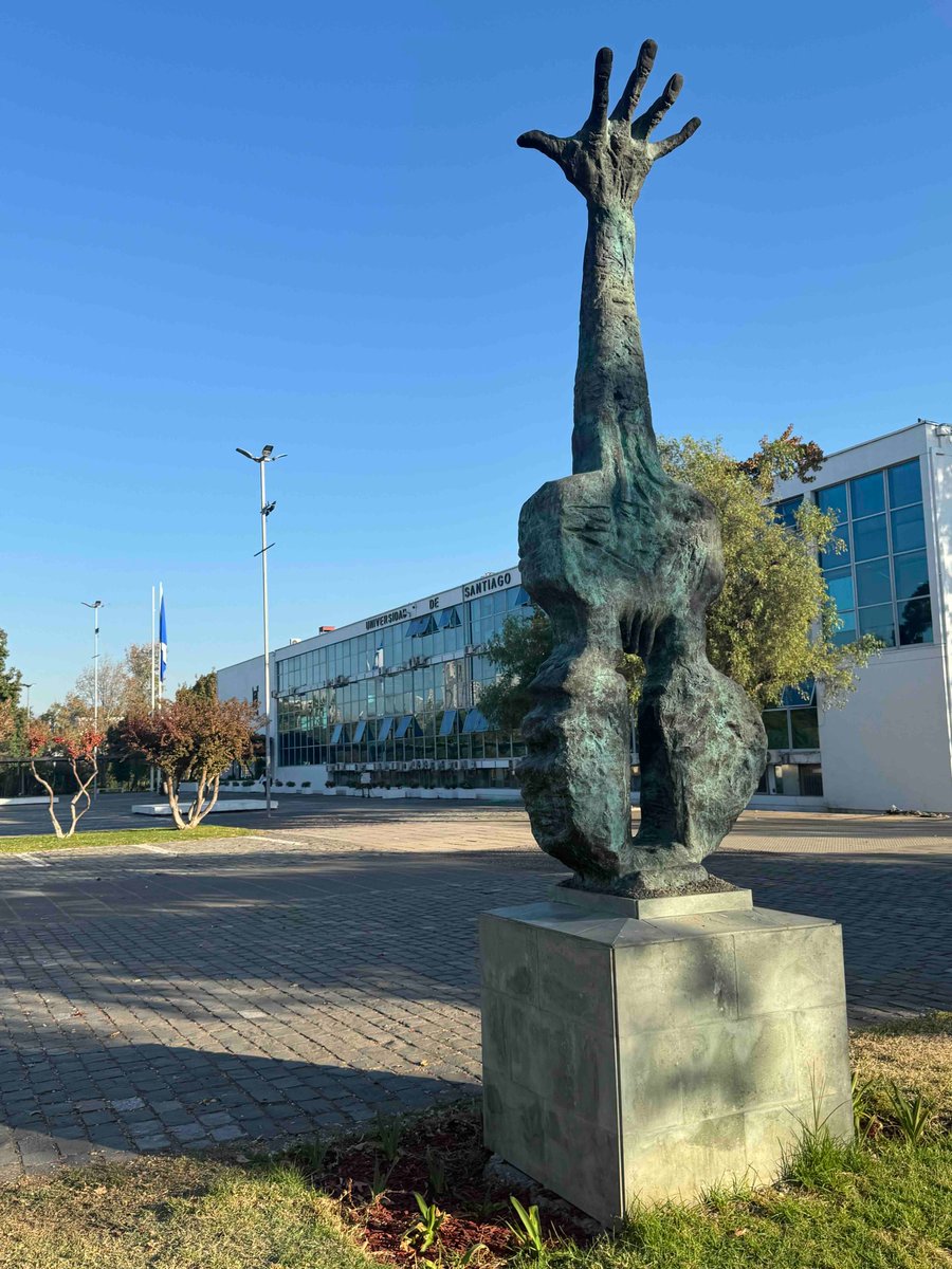 JuanEscrig's tweet photo. Las universidades no cambian el mundo por sí solas.

Lo cambian las personas que un día encontraron en ellas una oportunidad para transformar su vida y la de los demás.

Hoy la Usach cumple 177 años.

Que nunca perdamos esa convicción.

💙 ¡Feliz aniversario, querida Usach! https://t.co/jWwtG8GEa1