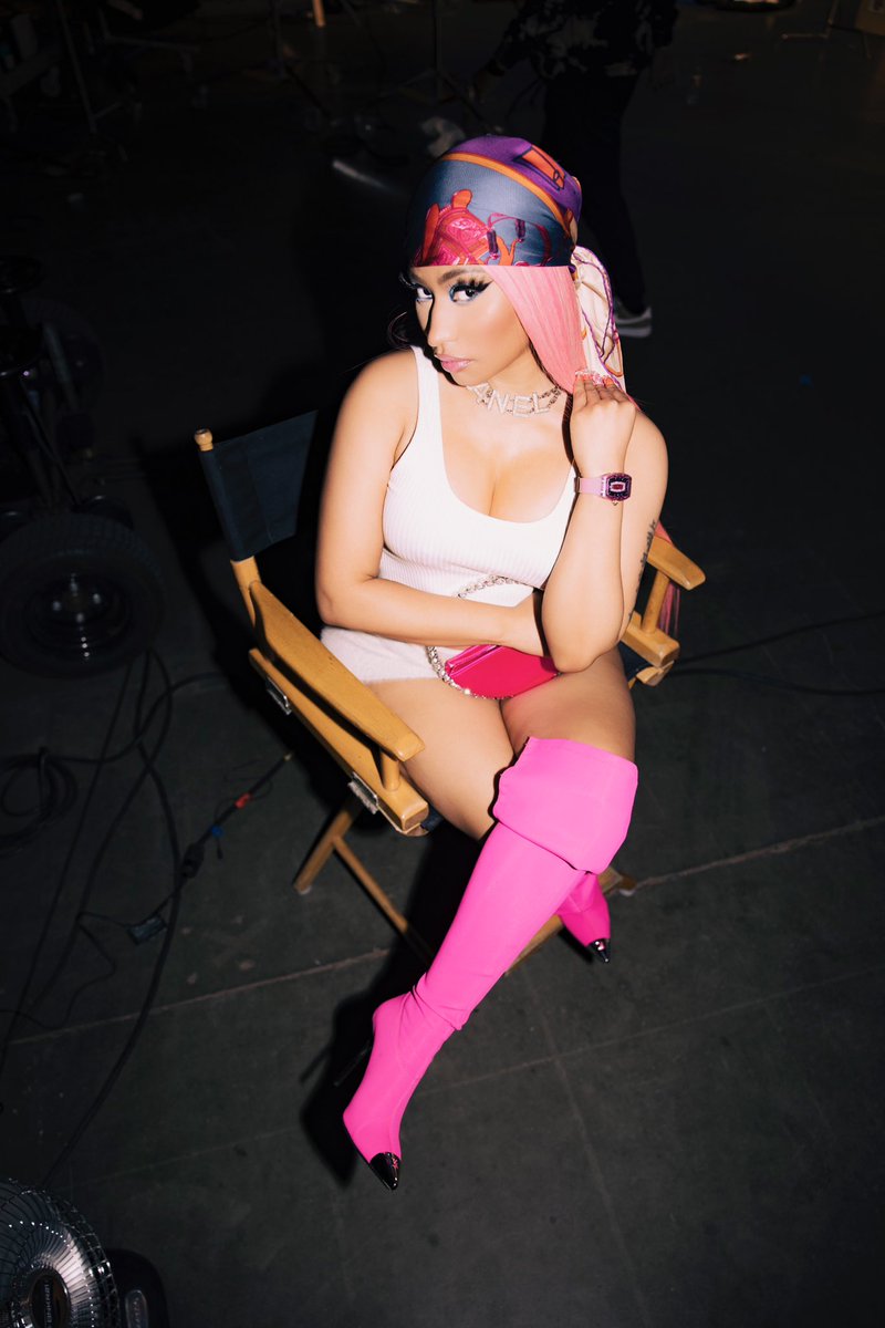 vaipretovida's tweet photo. It Girl https://t.co/CfHJQAFh4A