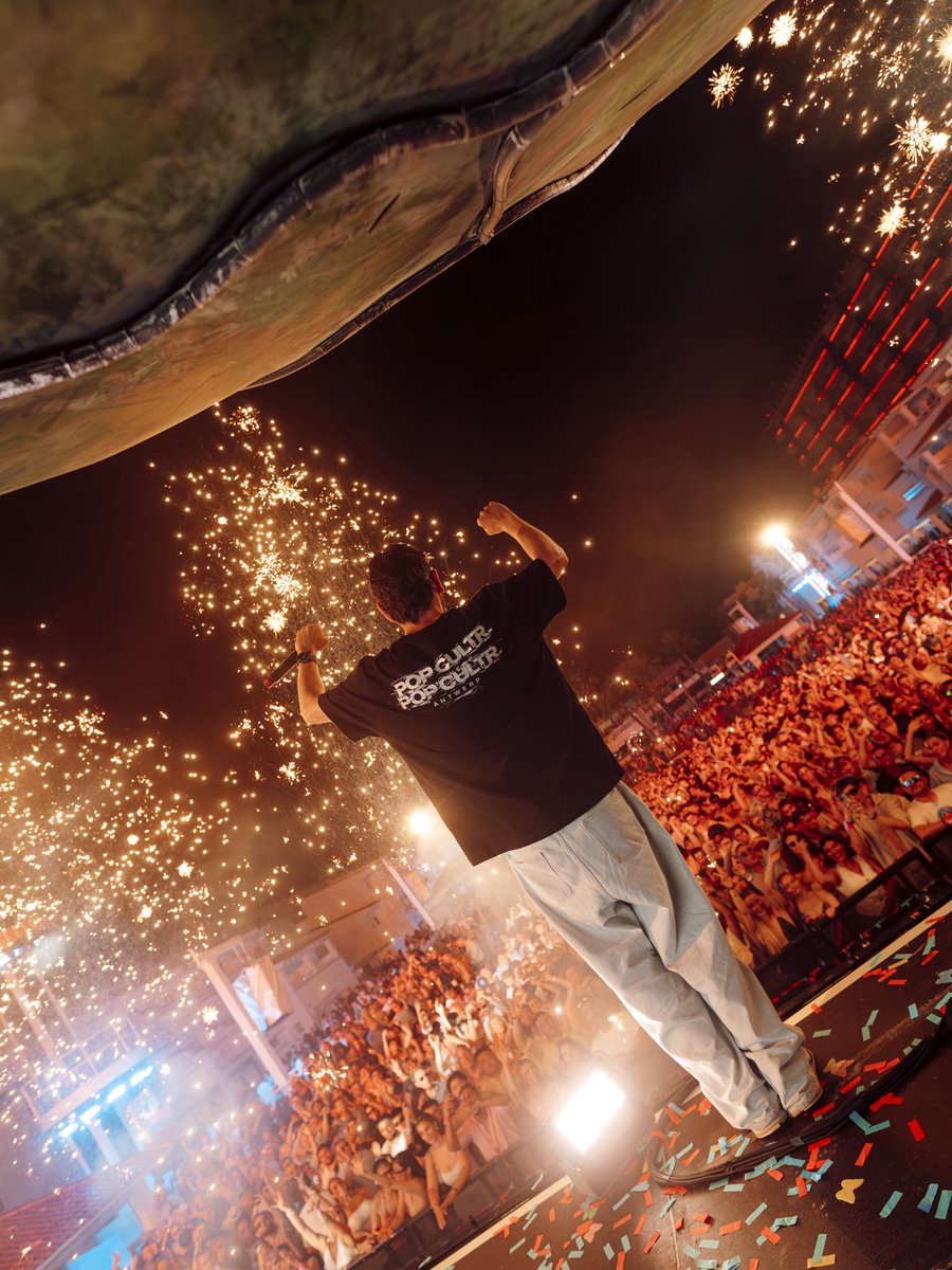 Tomorrowland tweet media