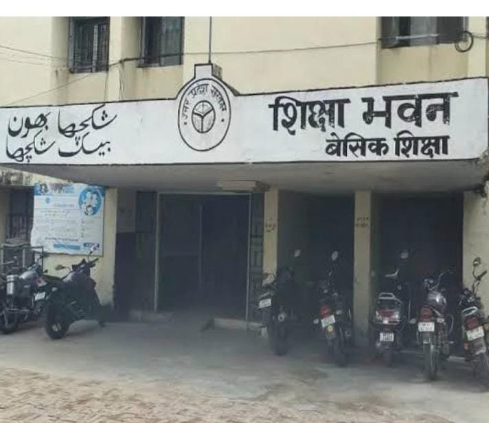 Advocate3569's tweet photo. पूर्व #BSAOFFICELKO राम प्रवेश के भ्रष्टाचार की खुली कलई, लखनऊ कार्यालय में लाखों का घोटाला, कागजों पर खर्च हुए लाखों,टूटने लगी टाइल्स,दरकने लगे PVC पैनल, खुली पड़ी है वायरिंग,कर्मचारी खुले में करते हैं शौच(लोकभारती पेज-3) #Sen2Partha #UPGovt #AdminLKO #thisissanjubjp #FakeTrades https://t.co/bf4pm7cPZ8