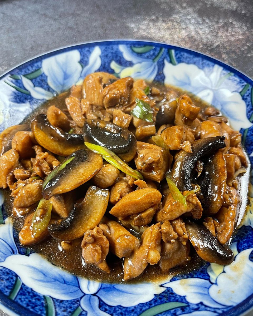 ohsnapletseat's tweet photo. Easy Chicken and Mushroom Stir Fry 😋 Juicy marinated chicken, savory mushrooms, scallions, garlic, and a simple oyster sauce finish - quick, flavorful, and perfect with rice or noodles.

https://t.co/ixA2c2xYRN

#chickenstirfry #mushroomrecipe #asianrecipes https://t.co/1wY8EjHthj