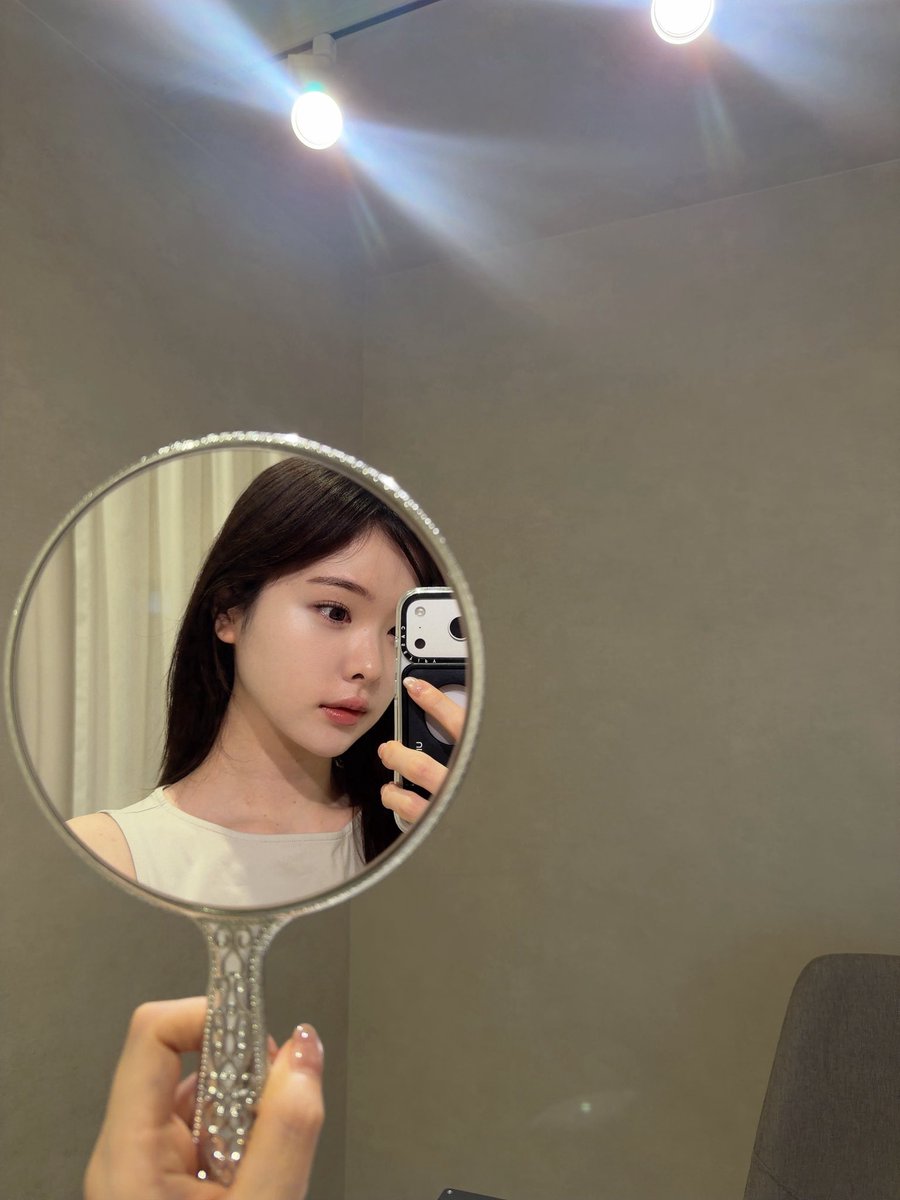 ponamiminapo's tweet photo. この美容クリニックでしか出会えない鏡、めちゃくちゃ盛れるんだけどどこで買えるの https://t.co/u1RJqLMmOV