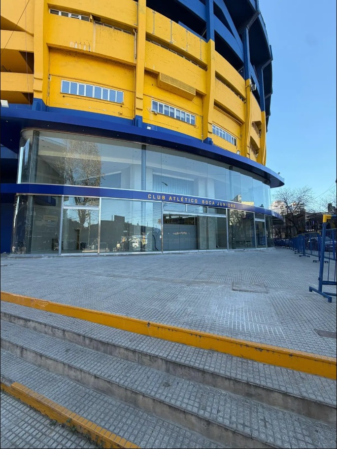 juvexeneize's tweet photo. 10 meses tardó Riquelme en terminar la puerta shopping que hizo en la Bombonera.

Vergüenza les tiene que dar. https://t.co/QemgYceyv1