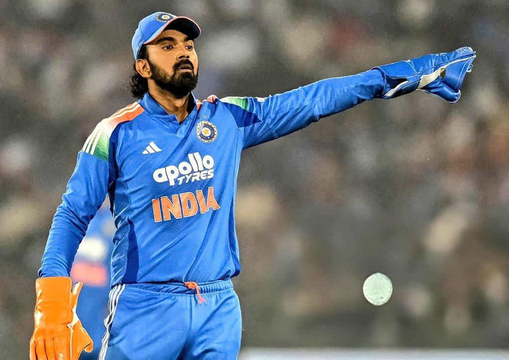 Kunal_KLR's tweet photo. Negative PR was run against KL Rahul for the ODI setup. 😌 

Dear Sanju, Never mess with God's fav child. https://t.co/zP73mnFGzy