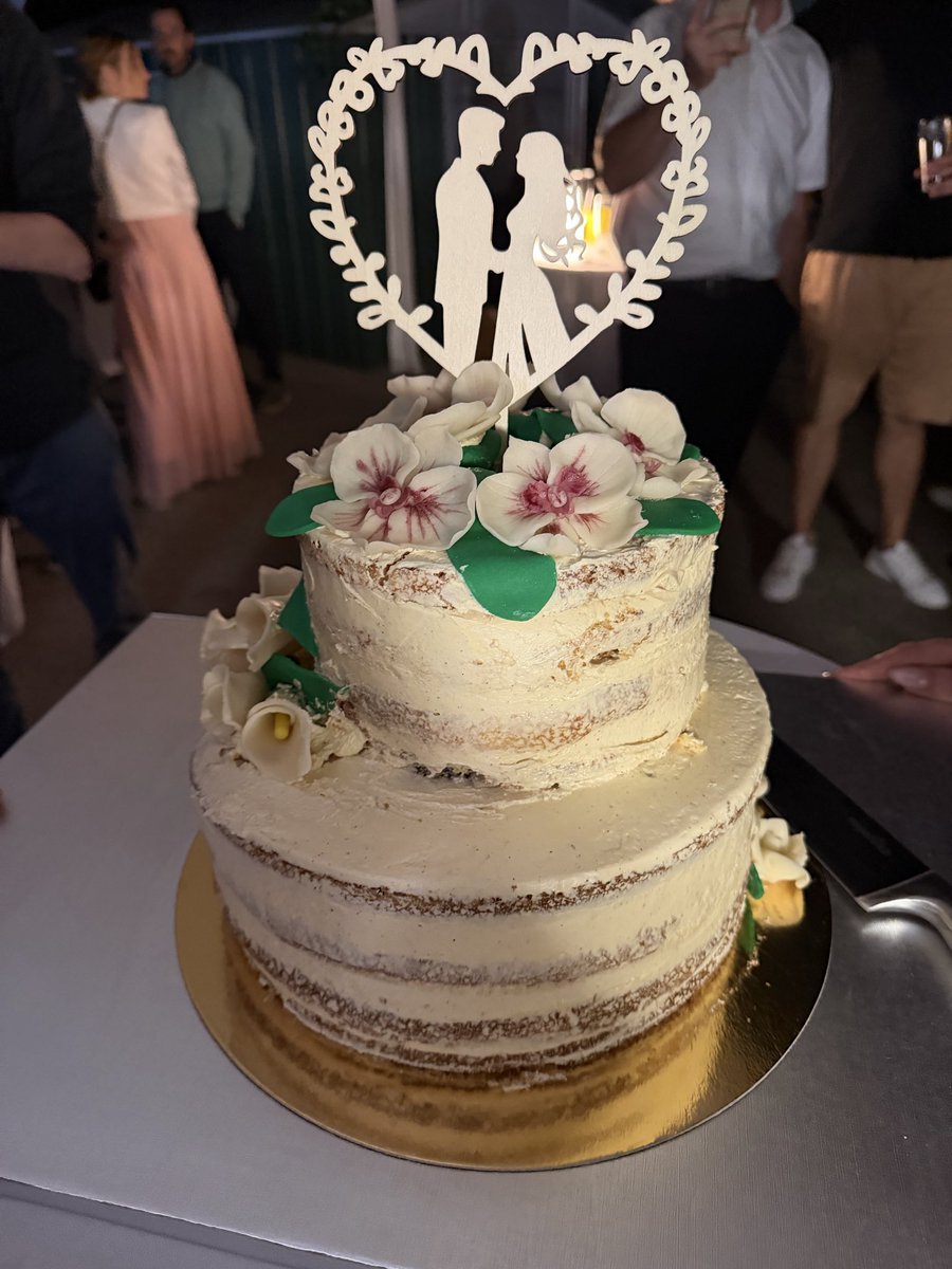 leeeena_psycho's tweet photo. 日本人アラサーシンガー。無事法的に結婚ができました事をご報告申し上げます。 https://t.co/J5xGb7LWHQ