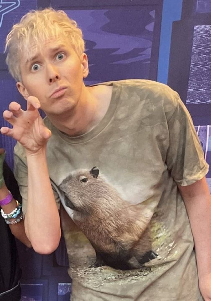 amazinglexia's tweet photo. thank God dan and phil said they aren’t falling for the stylist propaganda bc otherwise we wouldn’t get whimsical fits like these https://t.co/DiGEDqFfbG