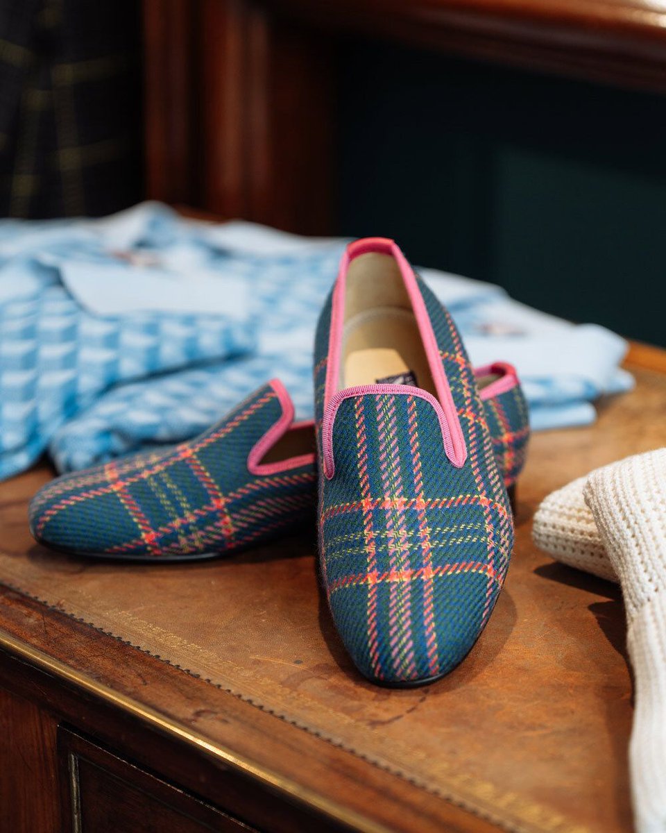 dashingtweeds's tweet photo. We are still offering bespoke slippers in store with the wonderful team @BowhillandElliott.

Select any Dashing design, your chosen styling details from ribbing colour, inner and outer soles etc, and we can have them made for you in 4 weeks.

Pop in store to find out more. https://t.co/ziSDuHV0OJ