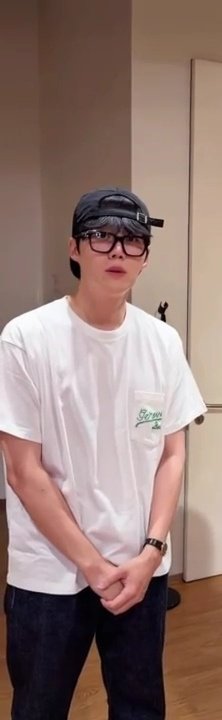 Seonhowow's tweet photo. Streets are saying my namchin looking like this during that fantamates team dinner planned by biblee 🥹🥹🤌🏻 https://t.co/qHY85TjqCO