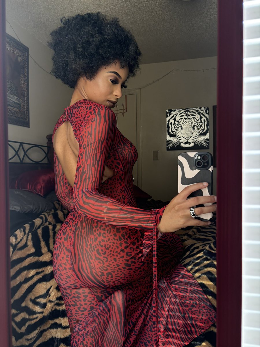 gunrozee's tweet photo. Baby I’m hell . Save me don’t bail 🦓🐆🥀 . https://t.co/42TgEuW40u