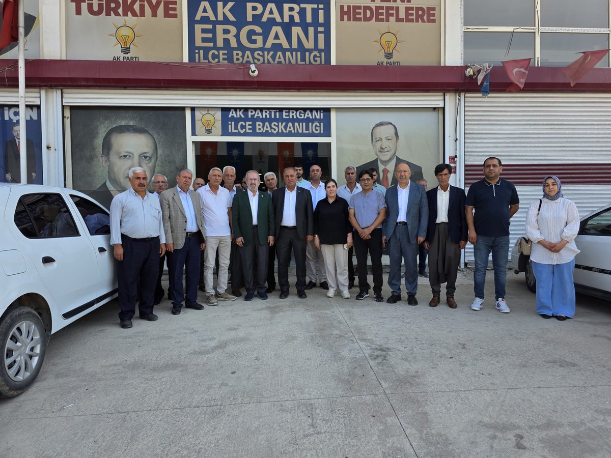 mehmetsaityaz's tweet photo. 📍 AK Parti Ergani İlçe Başkanlığı

Ergani İlçe Başkanlığımızda İlçe Başkanımız Sn. Aziz Yılmaz ve teşkilat mensuplarımızla bir araya geldik. İlçemiz ve teşkilatımız için yürüttüğümüz çalışmaları değerlendirerek istişarelerde bulunduğumuz verimli bir toplantı gerçekleştirdik. Toplantımızın hayırlara vesile olmasını diliyorum.