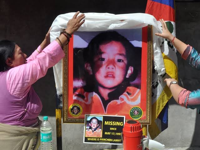 al204if's tweet photo. @DaniMayakovski Además, el heredero Dalai se "elige y educa" desde niño, excusa para llevarse a varios a vivir con el pedofilo todo el tiempo.

Afort el heroico Partido Comunista China 🇨🇳 ha liberado varios niños, incluido al sucesor Pachem. Aunque USA🇺🇸 dice es "secuestro por el CCP" https://t.co/UJnbgoGjH0