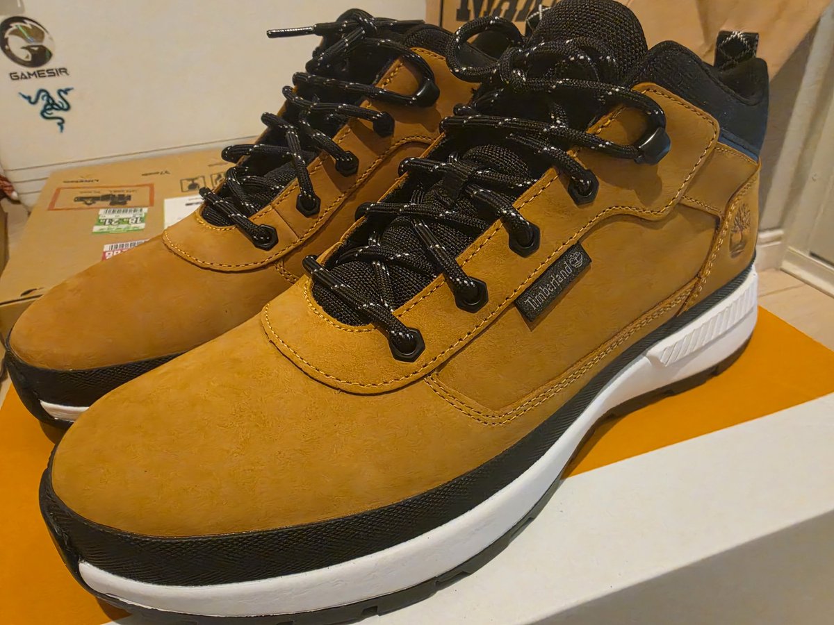 MajeCrystal's tweet photo. 新しい靴届いた！Timberland
ブーツとかハイカットがだいたい
メインな感じするけど
俺はわりとミドルカットのティンバー好き！ローカットのティンバーも持ってる！
お洒落で買っちゃったw https://t.co/QSnrNWMdk1