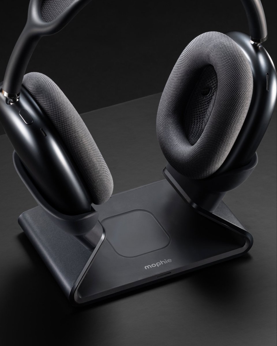 mophie's tweet photo. Charging, elevated. 🎧

AirPods Max Charging Stand https://t.co/0WrWnkbTC0