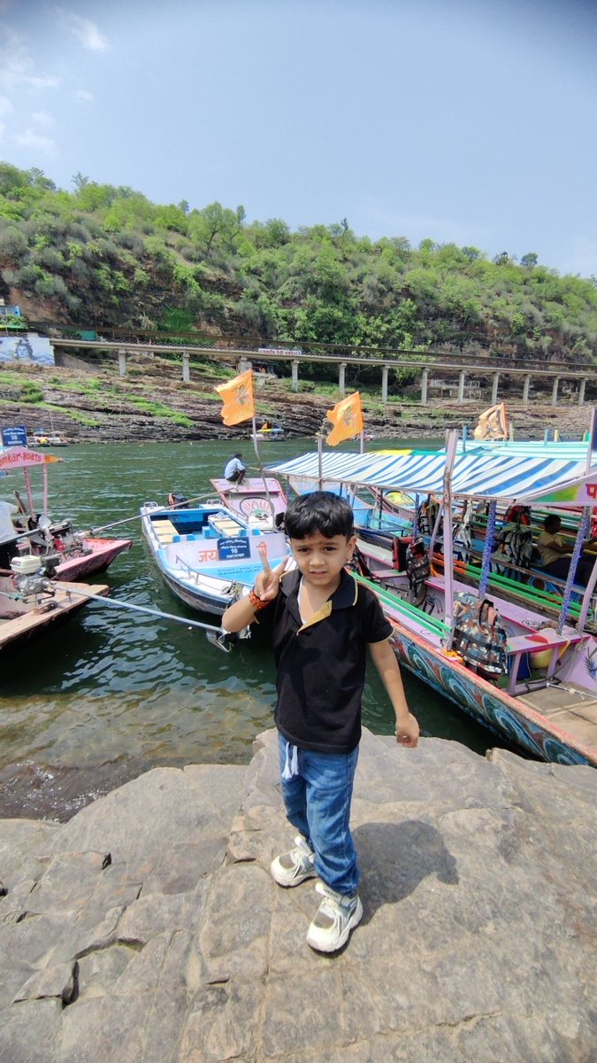 vishnucool87's tweet photo. 2026 में दो ज्योतिर्लिंग एक साथ दर्शन किए पूरी फैमिली के साथ #treding #vishnucool #ujjain #omkareshwar  #harharmahadev https://t.co/fhNiOVdRb8