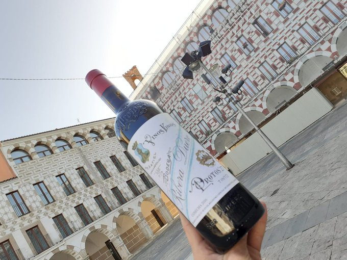 Bodegas_Protos's tweet photo. #Protos27: El resultado y la esencia de toda una década de esfuerzo y pasión. Todo el aprendizaje acumulado en viñedos, barricas y levaduras, concentrado en un vino excepcional. 🍇 https://t.co/7NbQz9kMBj