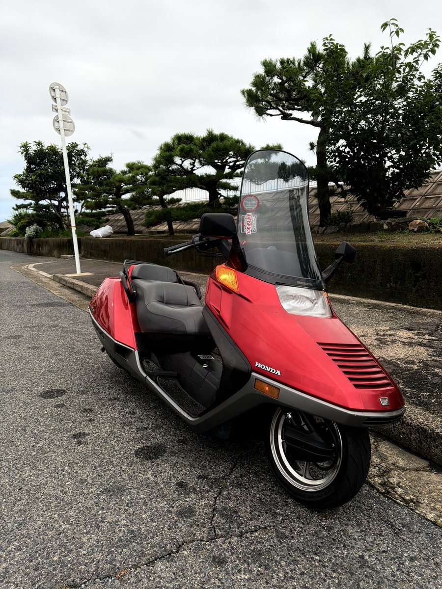 19_SAW_98's tweet photo. かっこいいけど、かっこいいのかわからん。このバイク
けど多分そんくらいがこいつはちょうどいい https://t.co/B9wD7kufen