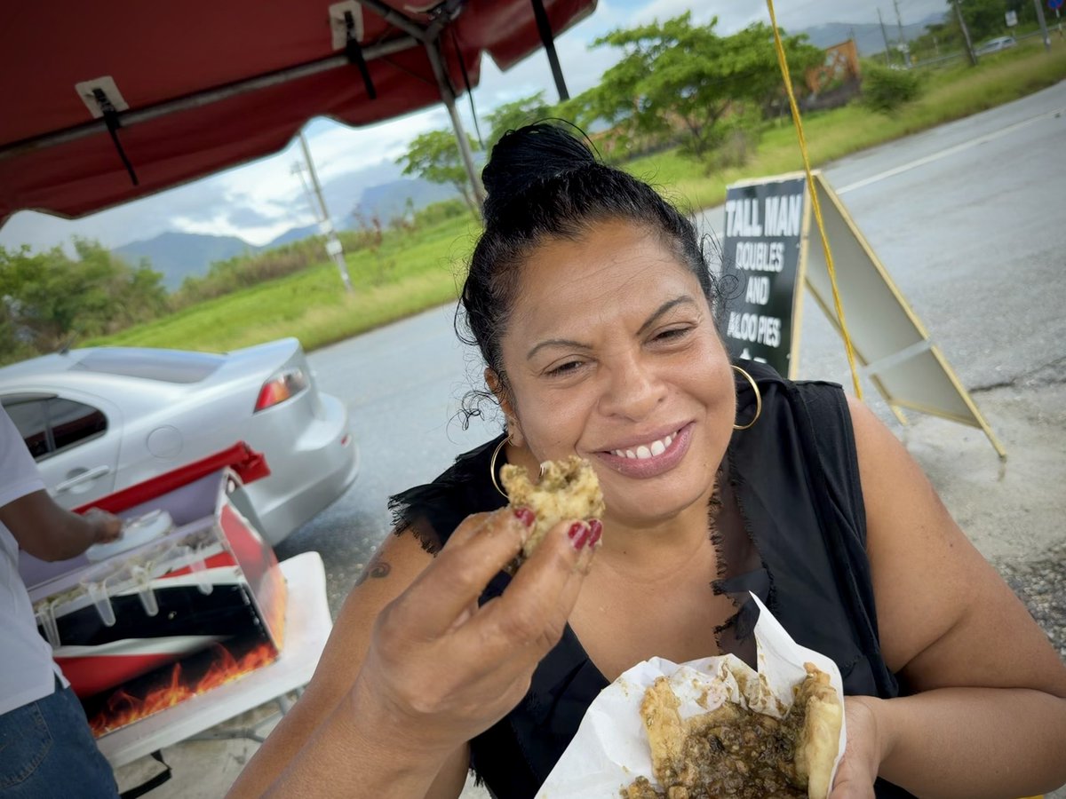 RoebuckSteve1's tweet photo. Nothing better than fresh #doubles in the morning in #Trinidad 

Have you ever had doubles?  They are so #Delicious 

#foodontheplate #wineintheglass @CoastCabCritic @jwalkermobile https://t.co/USdkaFeOXm