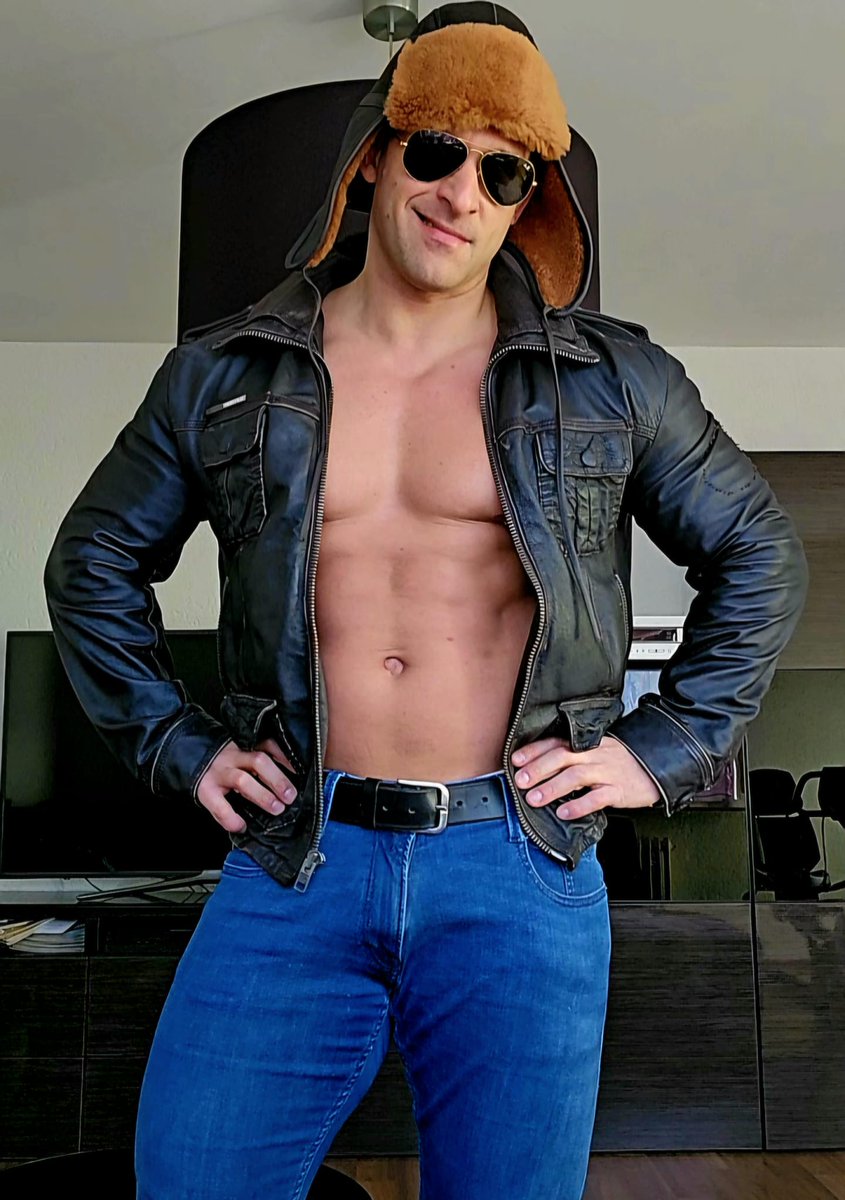 GerMuscleBoss's tweet photo. I just received a gift from Anonymous via @official_throne: New Leather Jacket - 400€. Thank you!
 https://t.co/BGj6VmZOEO #throne #wishlist https://t.co/WwjaCYmSl8