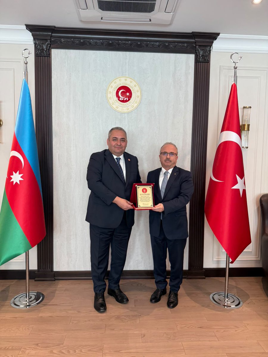 OzarslanMesut's tweet photo. Can Azerbaycan’ımızda “İki Devlet, Bir Millet” olmanın onur ve gururunu yaşıyoruz.

Ziyaret programımızın ilkini, kıymetli Azerbaycan Türk Büyükelçimiz Sn. Prof. Dr. @Birol_Akgun Beyefendi’ye yaparak Nuri Paşa’yı ve şehitlerimizi rahmet ve minnetle yad ettik.

@TC_BakuBE https://t.co/7EkBcHrn7r